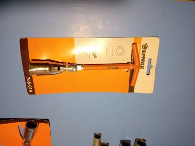Лот: 19546097. Фото: 1. Ключ свечной ЕРМАК с карданным... Ручные инструменты для автомобиля