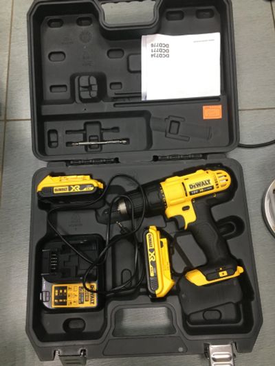 Лот: 15868267. Фото: 1. Новый шуруповёрт dewalt dcd771-ks. Электроинструмент