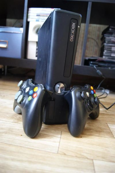 Лот: 4007799. Фото: 1. Xbox 360+ кинект + 2 джойстка... Игровые приставки, консоли