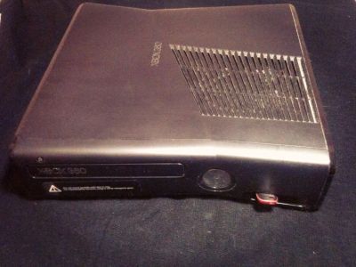 Лот: 4832898. Фото: 1. xbox 360 рабочий:) + 2 игры и... Игровые приставки, консоли