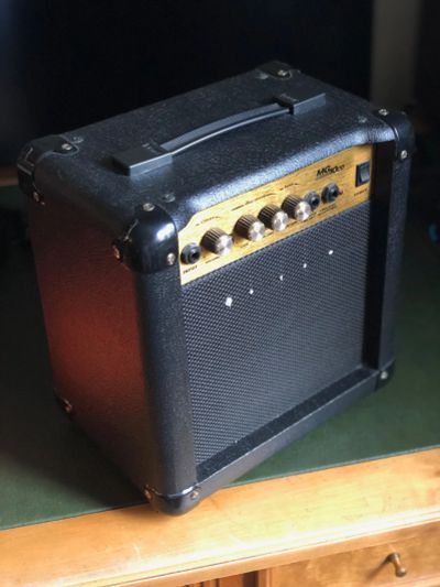 Лот: 11930776. Фото: 1. Marshall MG10CD Combo Amp. Гитарные эффекты и комбоусилители