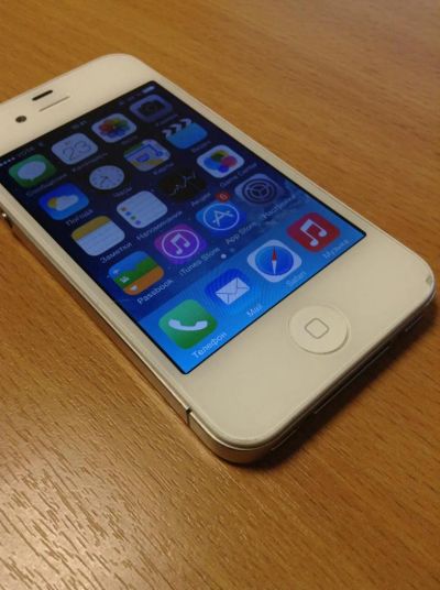 Лот: 4898604. Фото: 1. Apple iPhone 4 White 8Gb. Смартфоны
