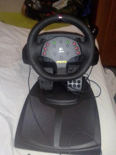 Лот: 17433724. Фото: 1. Игровой руль logitech momo racing. Рули, джойстики