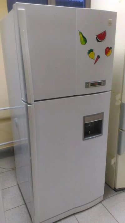 Лот: 8524032. Фото: 1. Холодильник Daewoo FR-450NW. Холодильники, морозильные камеры