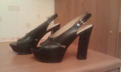 Лот: 9076355. Фото: 1. Босоножки Guess 39р. б/у. Босоножки