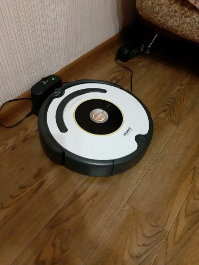 Лот: 14280921. Фото: 1. Робот пылесос Roomba 620. Пылесосы, паровые швабры