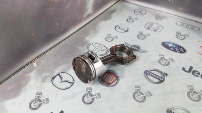 Лот: 23587827. Фото: 1. Шатун Mazda Bongo F8 F82A11SA0... Двигатель и элементы двигателя