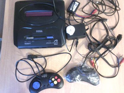 Лот: 4103879. Фото: 1. Sega Mega Drive 2 + 17 картриджей... Игровые приставки, консоли