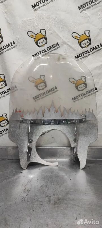 Лот: 22463104. Фото: 1. Ветровое стекло Suzuki Boulevard... Запчасти