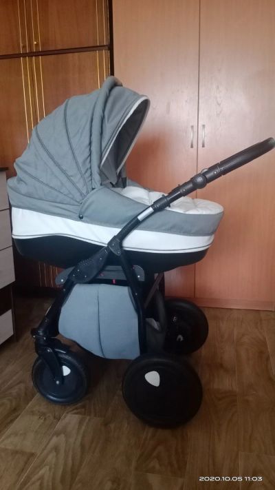 Лот: 16640359. Фото: 1. детская коляска 3 в 1 Zippy Tutis. Коляски