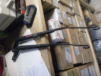 Лот: 13335091. Фото: 1. Поводок дворника Toyota Filder... Кузов