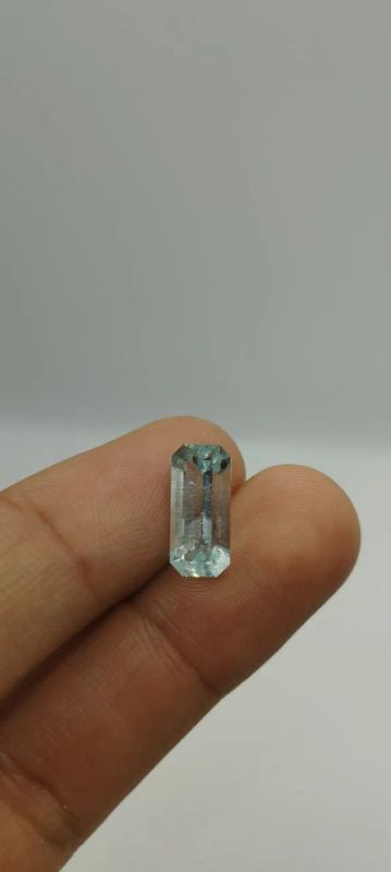 Лот: 21506237. Фото: 1. Ограненный кристалл аквамарина. Драгоценные и поделочные камни