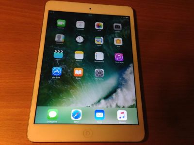 Лот: 8287219. Фото: 1. Apple iPad Mini 2 16Gb Wifi Silver... Планшеты