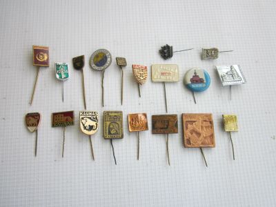 Лот: 22986052. Фото: 1. Значки (СССР). 19 шт. Цена за... Сувенирные