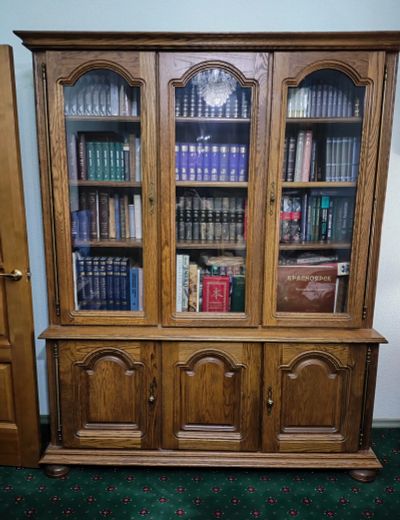 Лот: 25806598. Фото: 1. Продам Кабинет Шкафы+ стол(Гомельдрев... Компьютерные и письменные столы