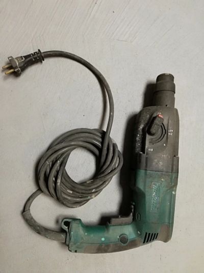 Лот: 15914472. Фото: 1. Перфоратор makita hr 2450. Электроинструмент