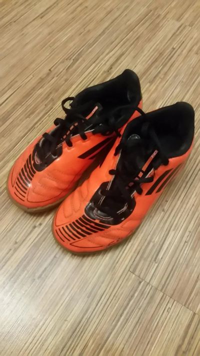 Лот: 10881532. Фото: 1. Кроссовки для футбола Adidas. Кеды, кроссовки