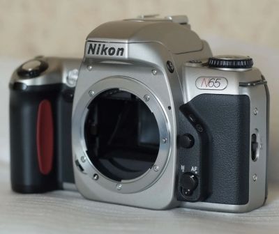 Лот: 4042992. Фото: 1. Nikon N65(автофокусный) + батарейки... Плёночные зеркальные