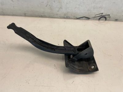 Лот: 22989027. Фото: 1. крючок капота Renault Megane LM. Двигатель и элементы двигателя