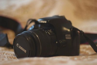 Лот: 4864229. Фото: 1. Canon 1100D с объективом 18-55мм... Плёночные зеркальные