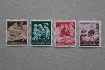 Лот: 23604386. Фото: 1. Германия. 1944 год. 3 Рейх. Дети... Марки