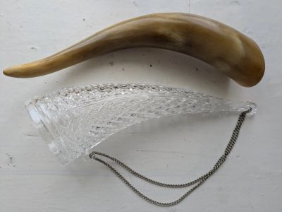 Лот: 25763363. Фото: 1. Рог натуральный и стеклянный. Чучела животных, рога, шкуры