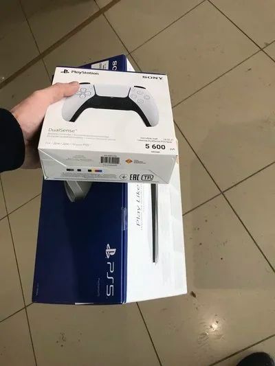 Лот: 17331416. Фото: 1. Playstation 5 (с приводом) + второй... Игровые приставки, консоли