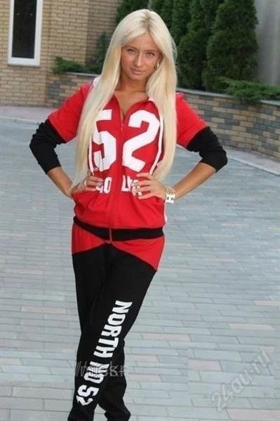 Лот: 2933225. Фото: 1. Спортивный костюм р-р 42. Костюмы