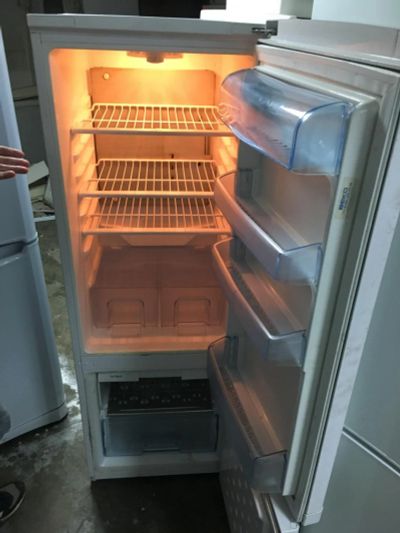 Лот: 10460117. Фото: 1. Б/у холодильник Beko узкий рабочий... Холодильники, морозильные камеры