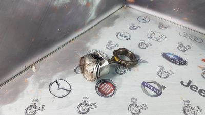 Лот: 23584693. Фото: 1. Поршень с шатуном Toyota Mark... Двигатель и элементы двигателя