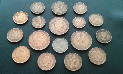 Лот: 7729601. Фото: 1. 17 монет с Королевой Елизаветой... Наборы монет