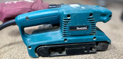 Лот: 20326955. Фото: 1. Ленточная шлифмашина Makita 9910... Электроинструмент