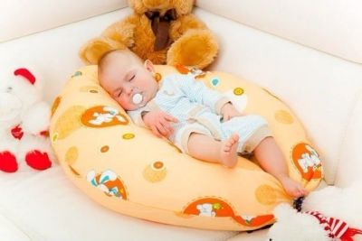 Лот: 8151785. Фото: 1. Подушка-бумеранг для мамы и малыша. Другое (кормление и уход, гигиена)