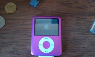 Лот: 5160281. Фото: 1. Pink Apple iPod nano третьего... Плееры