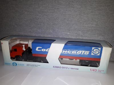 Лот: 11422554. Фото: 1. Камаз 5410 с полуприцепом (тент... Автомоделизм