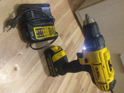 Лот: 16990852. Фото: 1. Шуруповерт Dewalt DCD771. Электроинструмент