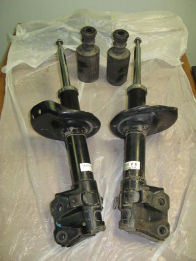 Лот: 6868372. Фото: 1. Стойки передние Subaru Forester... Ходовая, подвеска, рулевое управление