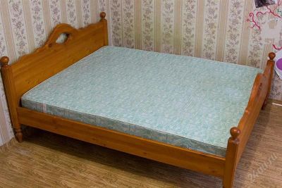 Лот: 2437293. Фото: 1. Кровать двуспальная (сосна) с... Кровати