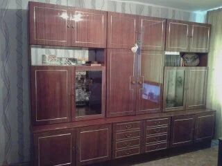 Лот: 7956826. Фото: 1. Стенка деревянная лакированная. Шкафы, шкафы-купе