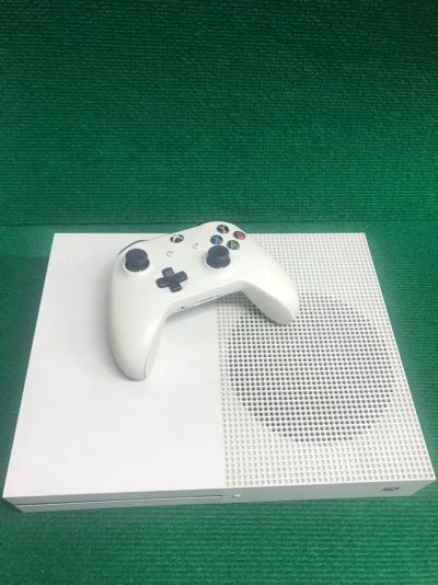 Лот: 19958914. Фото: 1. Xbox one s на 500Gb (1585С). Игровые приставки, консоли