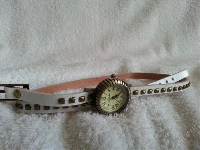 Лот: 2640974. Фото: 1. Часы с римскими цифрами на циферблате... Оригинальные наручные часы