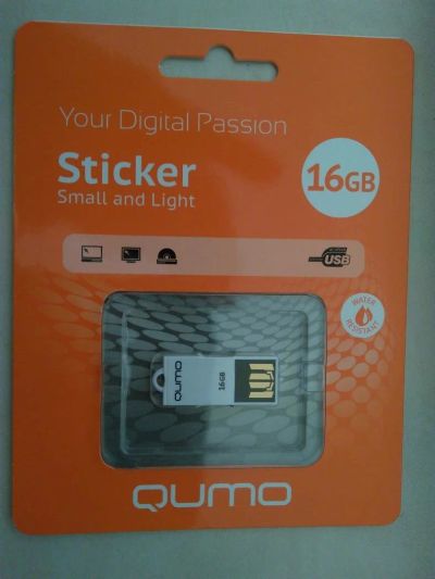 Лот: 9581511. Фото: 1. USB 2.0 16Gb Qumo White. USB-флеш карты