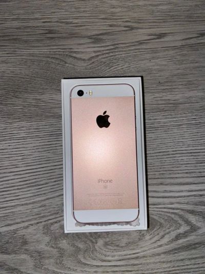 Лот: 16762509. Фото: 1. iPhone SE. Смартфоны
