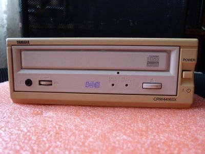 Лот: 15282858. Фото: 1. YMAHA CRW4416SX SCSI выносной... Приводы CD, DVD, BR, FDD