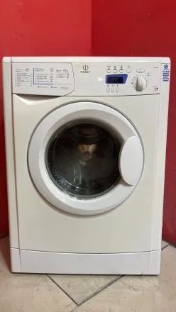 Лот: 20405156. Фото: 1. стиральная машина Indesit бу код... Стиральные машины