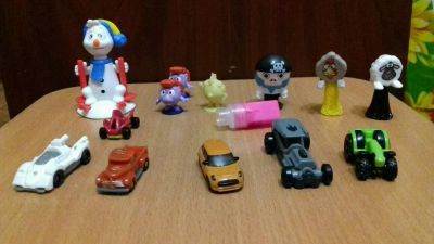 Лот: 11302503. Фото: 1. игрушки из киндеров 5. ну очень... Конструкторы