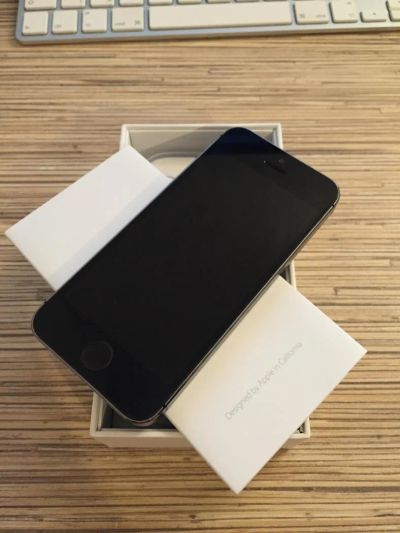 Лот: 5304858. Фото: 1. iPhone 5S 16 gb Space Grey. Смартфоны