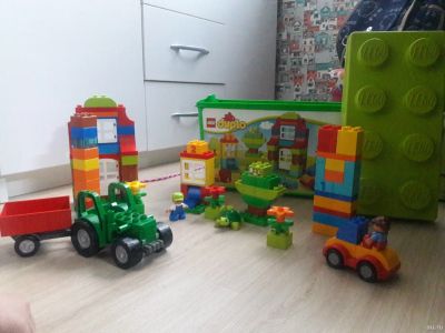 Лот: 13700563. Фото: 1. Lego duplo Лего Дупло в контейнере. Конструкторы