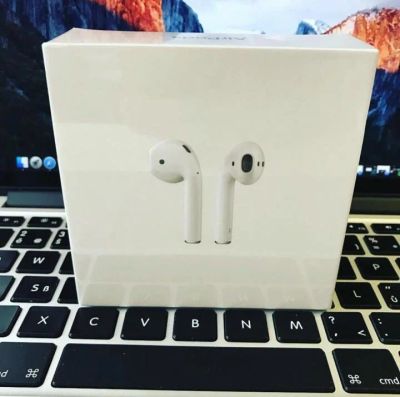Лот: 10580764. Фото: 1. Наушники Apple AirPods беспроводные... Красноярск