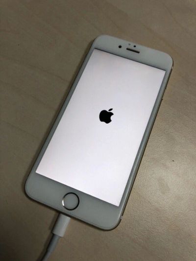 Лот: 10596382. Фото: 1. iPhone 6 gold. Смартфоны